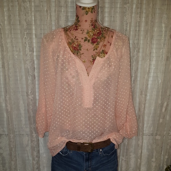 Cal Style Tops - 🌹 Beautiful sheer peach flowy blouse 🌹